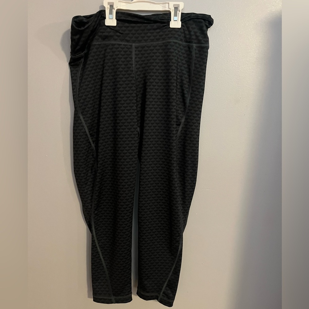Vineyard Vines Whale Performance Leggings
Size L